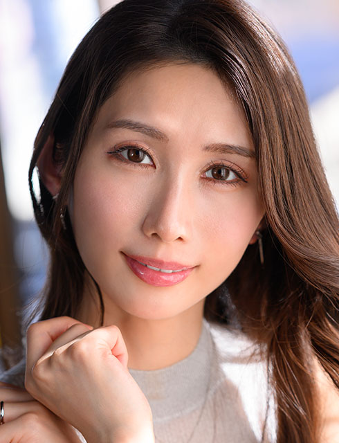 京香栞(Kyoka Shiori)个人资料照片